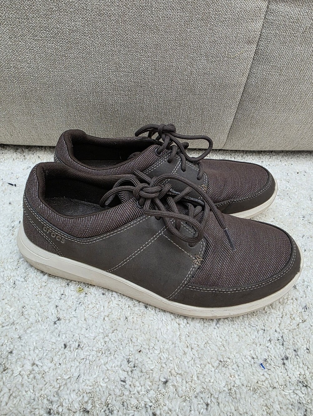 Crocs Men's Size 8 Casual Lace-Up Sneakers in Dark Brown